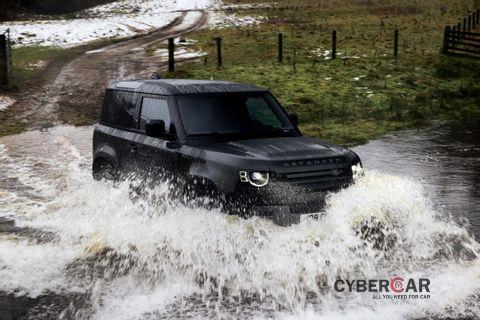 Land Rover trình làng Defender V8 và các phiên bản đặc biệt độc quyền Land-Rover-Defender-V8-90 (7).jpg
