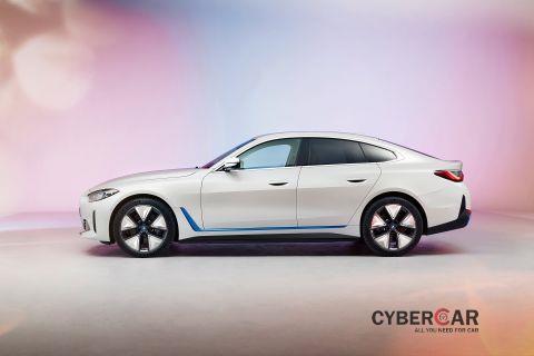 BMW i4 ra mắt, đấu Tesla Model 3, phạm vi hoạt động tối đa 590 km 2022-bmw-i4-ev-12.jpg