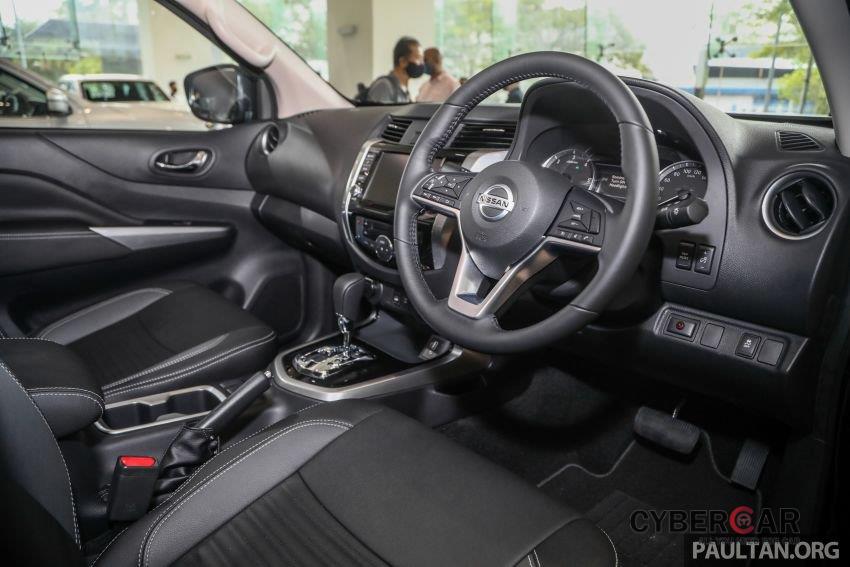Nissan Navara 2021 đời mới với nội thất quen thuộc.