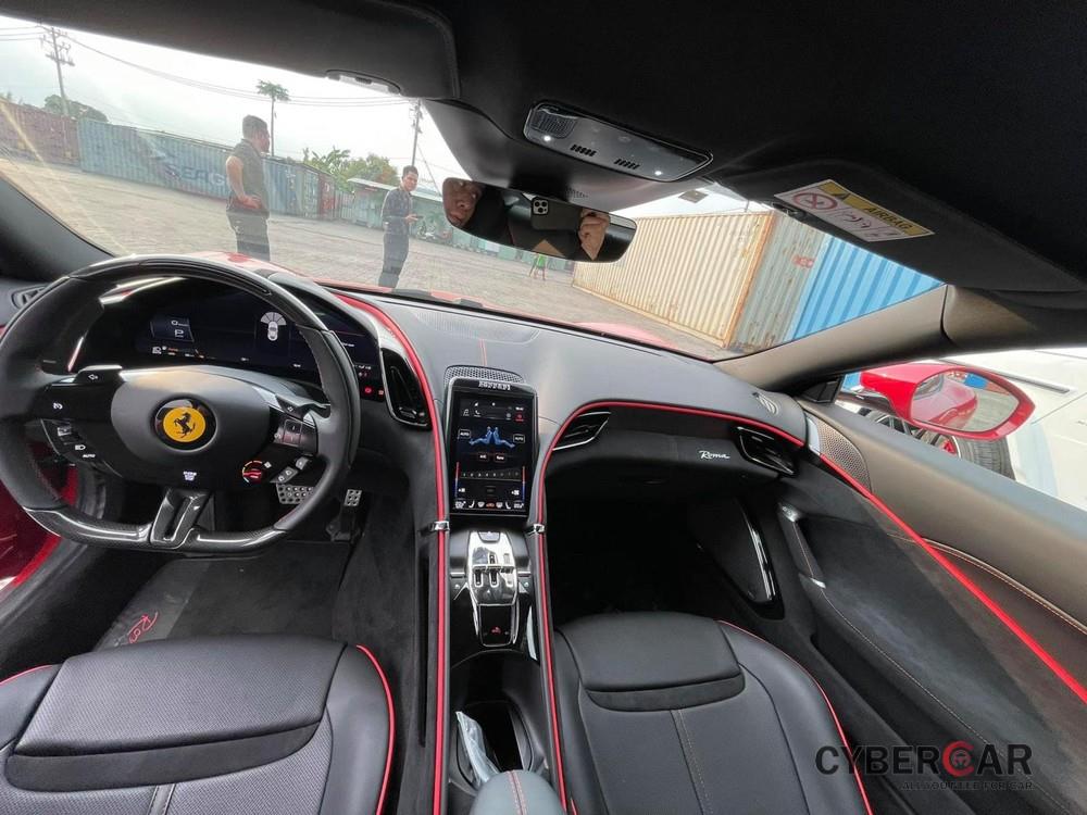 Toàn bộ khoang lái của siêu xe Ferrari Roma