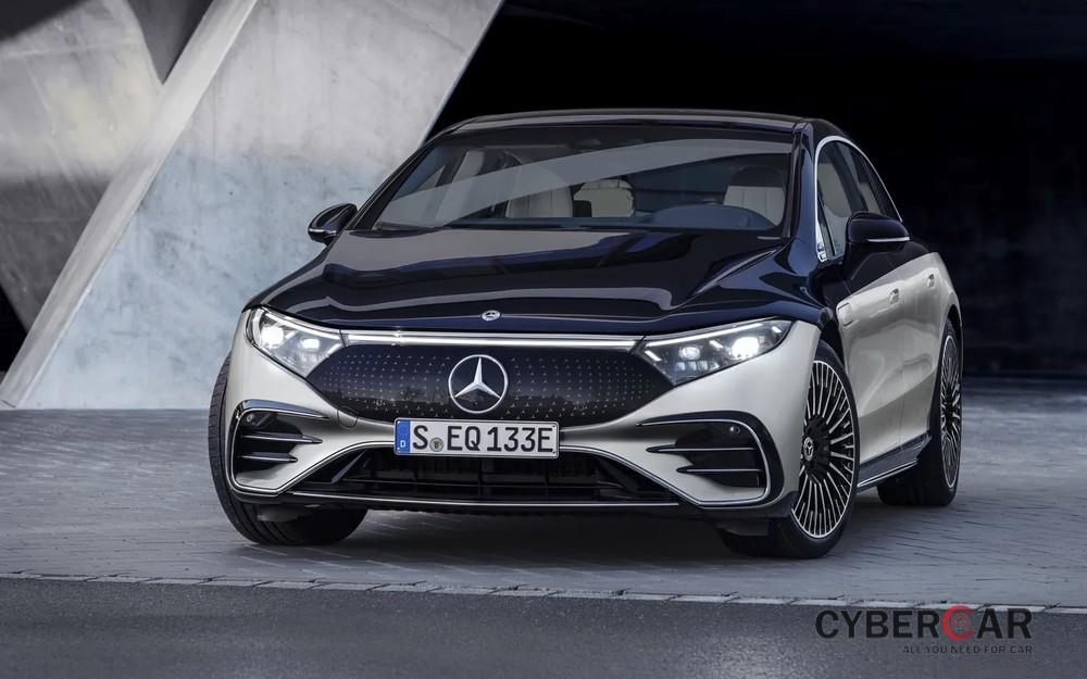 Mercedes-Benz EQS 2022 dùng gương ngoại thất thông thường thay vì camera kỹ thuật số