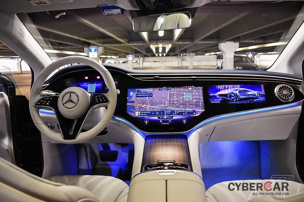 Nội thất của Mercedes-Benz EQS 2022 với màn hình Hyperscreen 56 inch