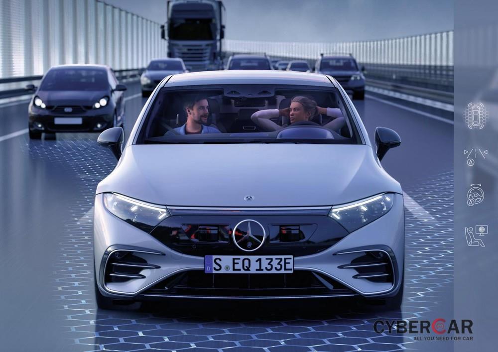 Mercedes-Benz EQS 2022 có hệ thống lái bán tự động cấp độ 3