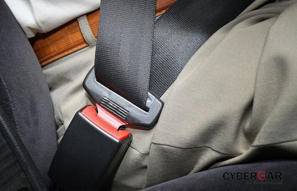 Dây đai an toàn ô tô là một trang thiết bị cần thiết.