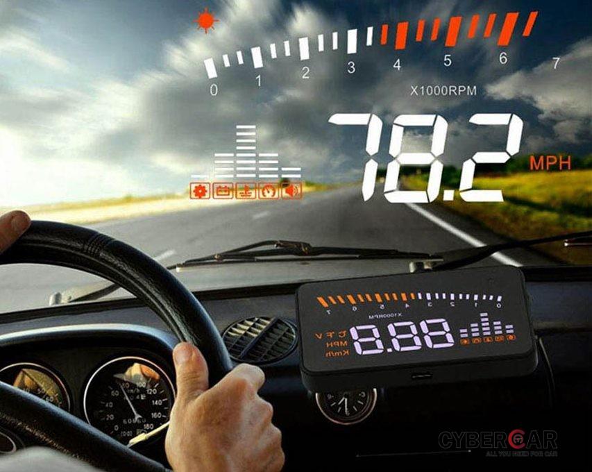 Công nghệ hiển thị kính lái ô tô HUD nâng cao tính an toàn cho người điều khiển.