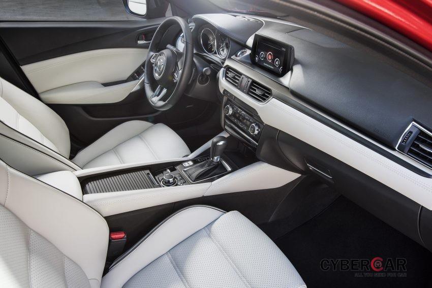 Nội thất bắt mắt với nhiều tiện nghi của Mazda6 2016.