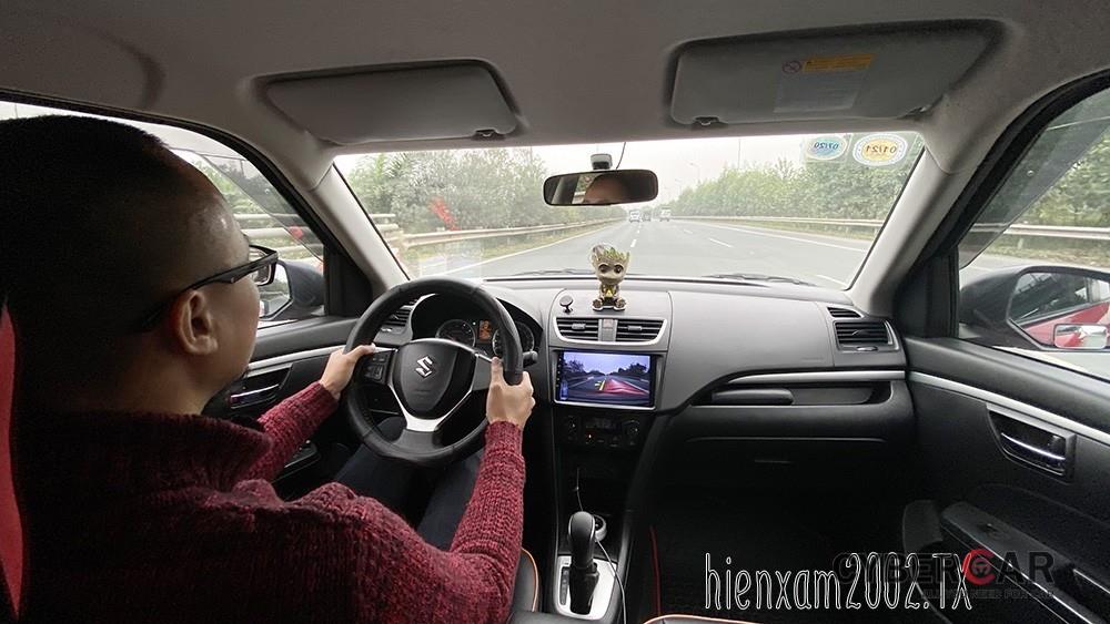 Với màn hình Android đa chức năng cùng camera hành trình thông minh, một chiếc xe hơi đời cũ đã trở nên hiện đại, tiện nghi và an toàn hơn