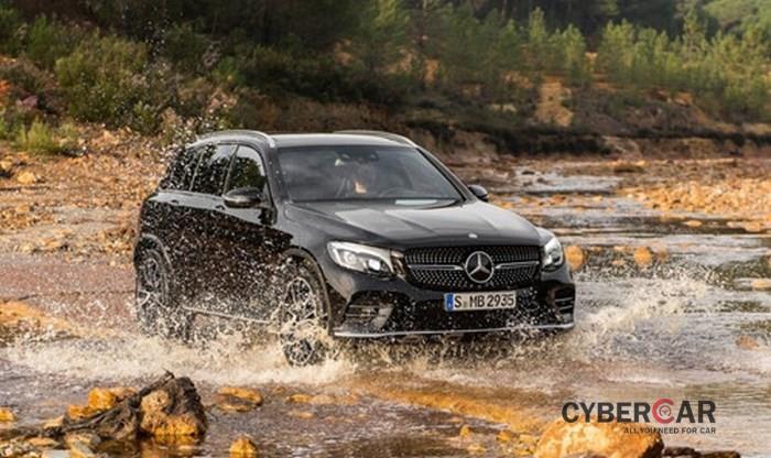 Mercedes-Benz GLC chỉ có thể lội nước ở mức 300mm