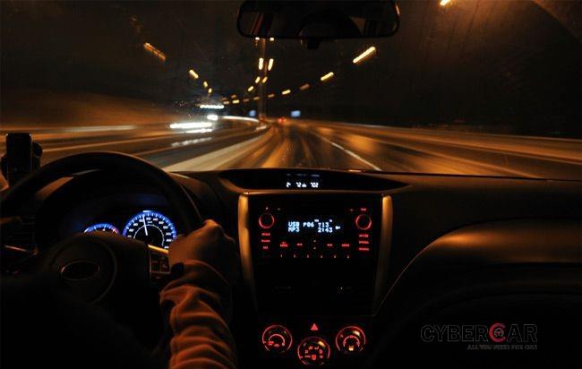 Lái xe ban đêm, hiểm họa thường bị coi nhẹ
