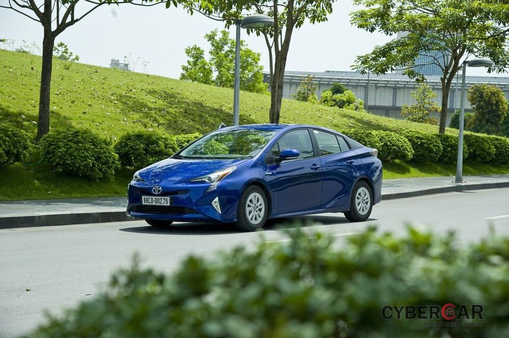 Toyota Prius - mẫu xe hybrid bán chạy nhất toàn cầu đã từng được giới thiệu tại Việt Nam nhưng chưa có kế hoạch bày bán chính thức