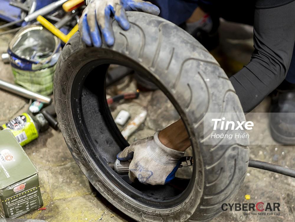 Vá ở mặt trong của lốp vừa đảm bảo thẩm mỹ, an toàn và độ bền cho lốp xe.