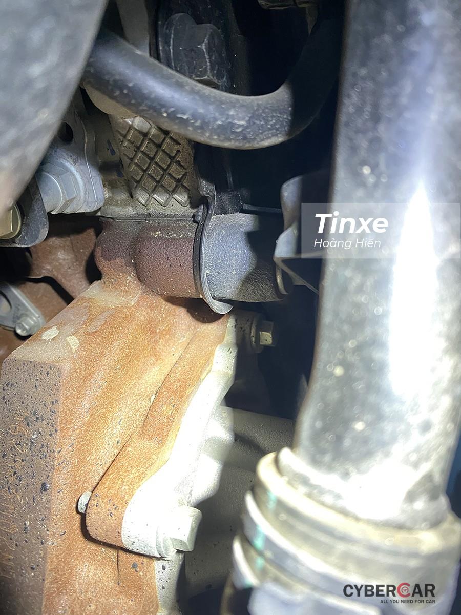 Hiện tượng rò rỉ dầu trên nắp bưởng trục cam ở một số xe Ford sử dụng động cơ Bi-Turbo 2.0L.