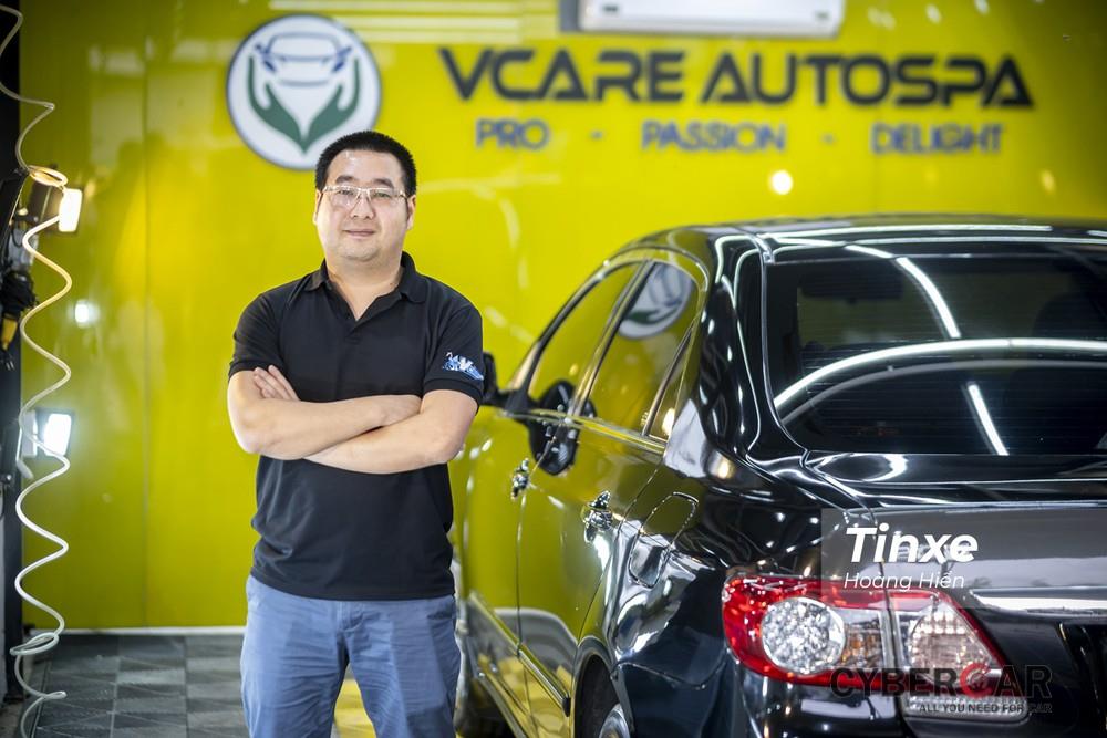 Anh Võ Hoài Nam - quản lý xưởng dịch vụ chăm sóc xe ô tô VCare.