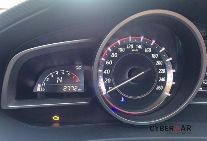 Lỗi hiển thị đèn báo động cơ hay còn được gọi là cá vàng trên xe Mazda3.