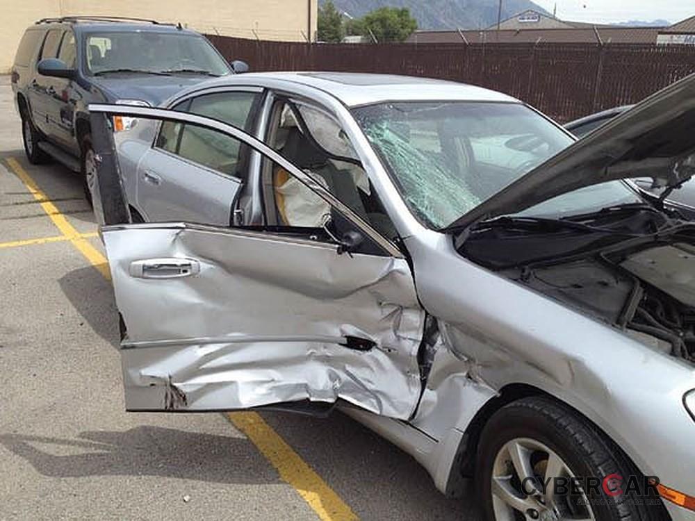 Bảo hiểm vật chất xe ô tô còn được gọi là bảo hiểm thân vỏ. Đây là loại bảo hiểm tự nguyện.