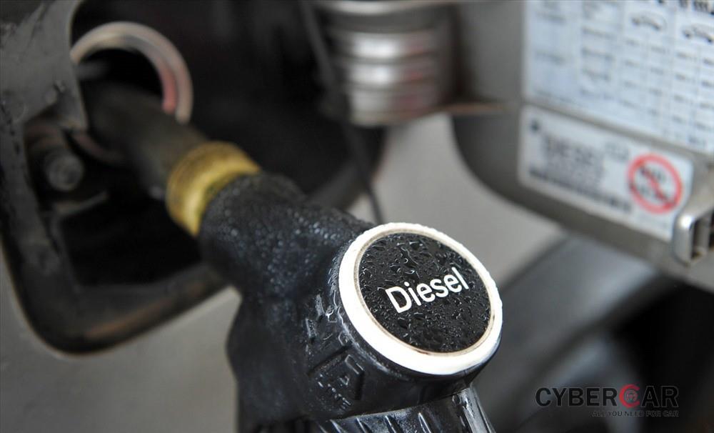 Đổ nhầm nhiên liệu cho ô tô sẽ gây ra tác hại xấu, ảnh hưởng đến hoạt động của xe.