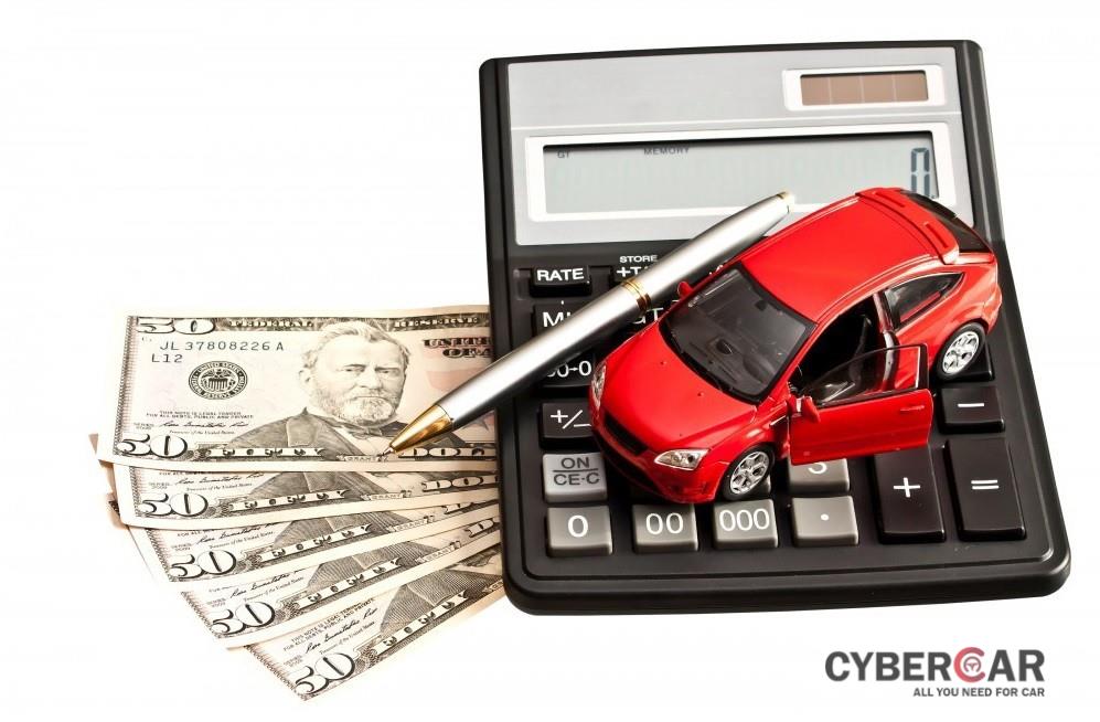 Tính phí bảo hiểm thân vỏ xe ô tô phụ thuộc chủ yếu vào: Phạm vi bảo hiểm, giá trị thực của xe, thời hạn bảo hiểm, mức miễn thường và tỷ lệ phí. 