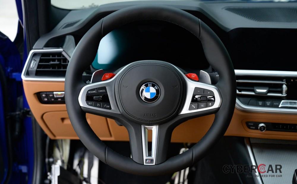 Độ lẫy chuyển số trên vô lăng cho xe BMW thêm phần nổi bật, dễ nhìn.