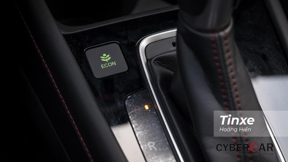 Là một mẫu sedan đô thị, Honda City 2021 vẫn có chế độ lái tiết kiệm nhiên liệu ECON mode.