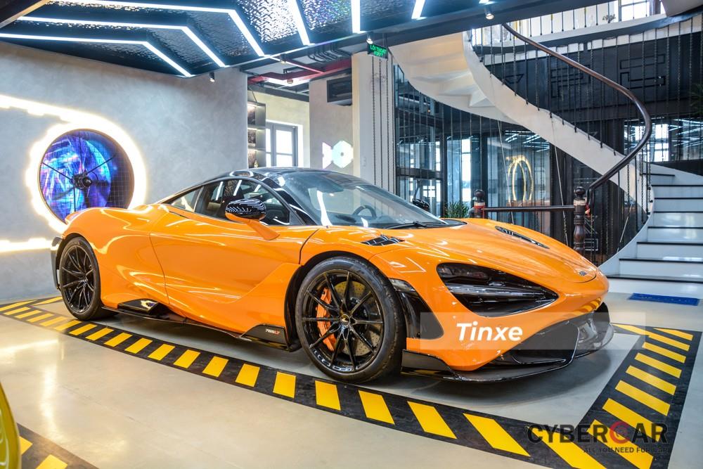 Vẻ đẹp của siêu xe McLaren 765LT đầu tiên về Việt Nam