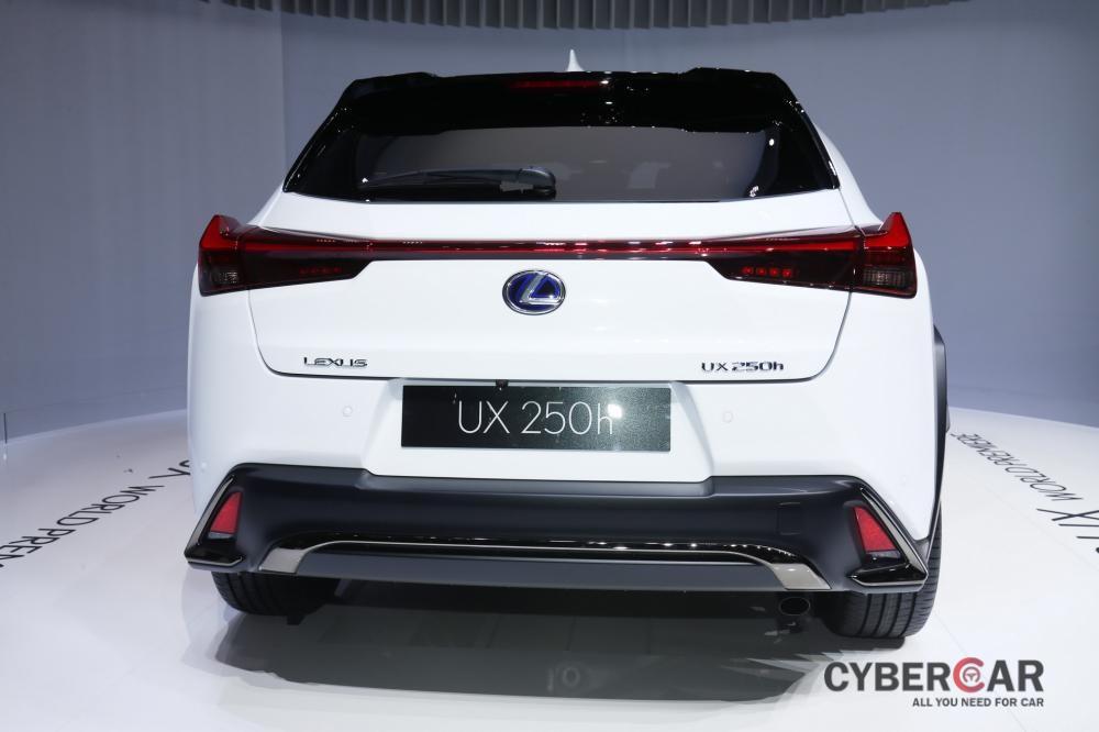 Lexus UX 2019 trong triển lãm Geneva 2018