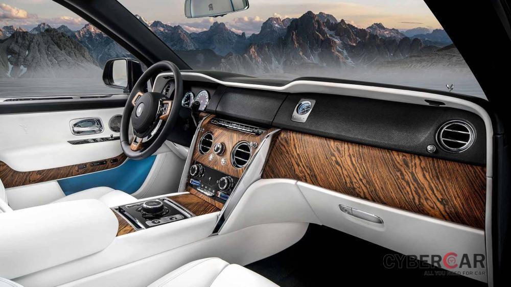 Cullinan 2019 là mẫu xe Rolls-Royce đầu tiên dùng màn hình thông tin giải trí dạng cảm ứng