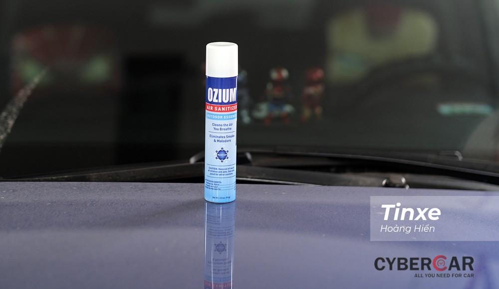Dung dịch khử mùi dạng xịt được các chuyên gia chăm sóc xe hơi khuyên dùng.