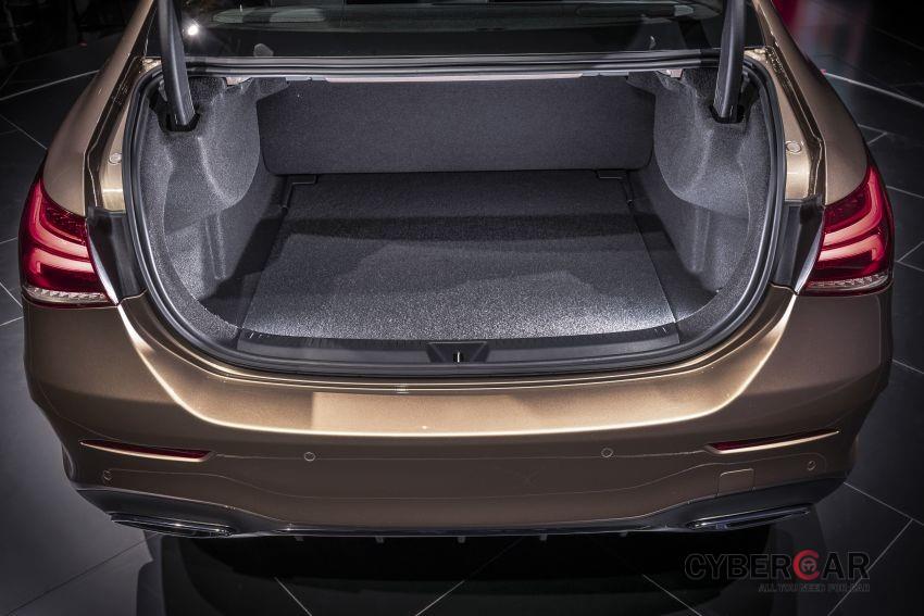 Khoang hành lý của Mercedes-Benz A-Class L Sedan 2018