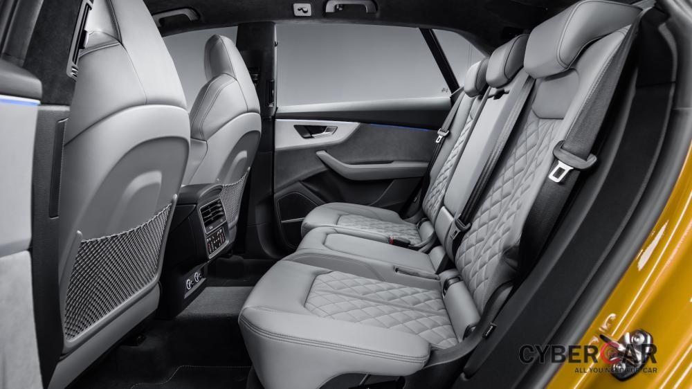 Hàng ghế sau của Audi Q8 2019