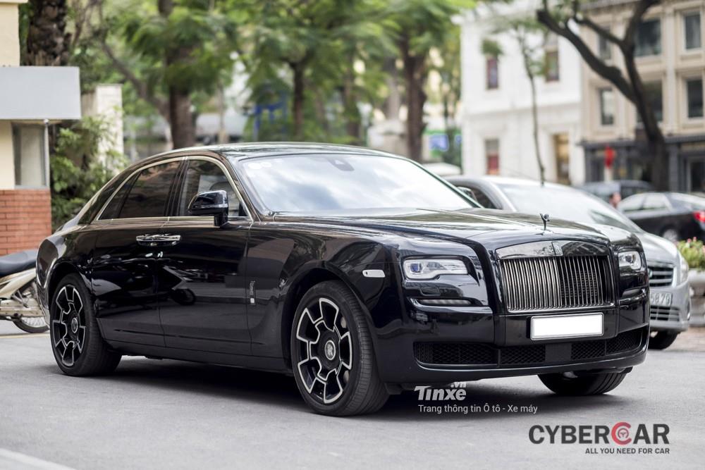 2023 RollsRoyce Black Badge Ghost Makes Everything Extreme