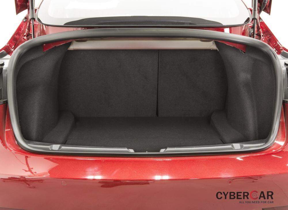 Không gian cốp xe của Model 3