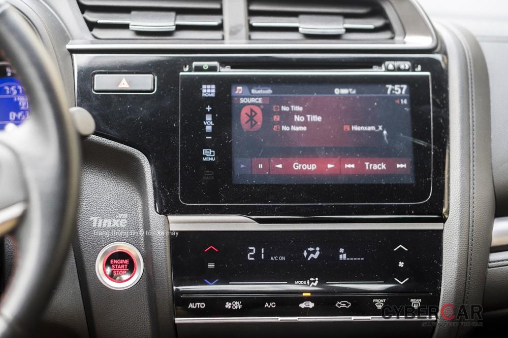 Trên phiên bản Honda Jazz RS, chủ nhân của chiếc xe được trang bị màn hình cảm ứng trung tâm 7