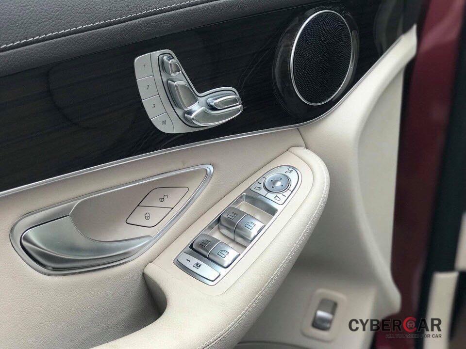 Mercedes-Benz GLC200 2018 có ghế lái nhớ 3 vị trí