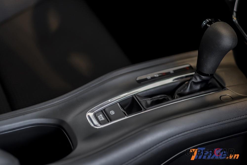 Phanh tay điện tử và chế độ giữ phanh tự động được trang bị trên Honda HR-V.