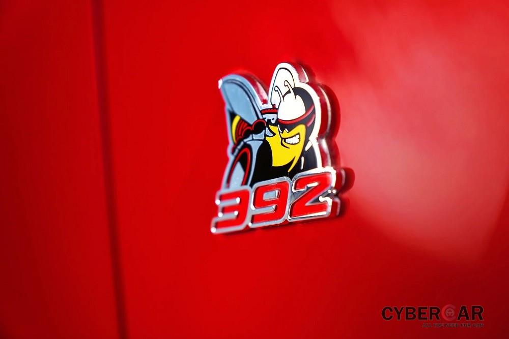 Logo chú ong Scat Pack Bee trên Dodge Challenger R/T Scat Pack 2019