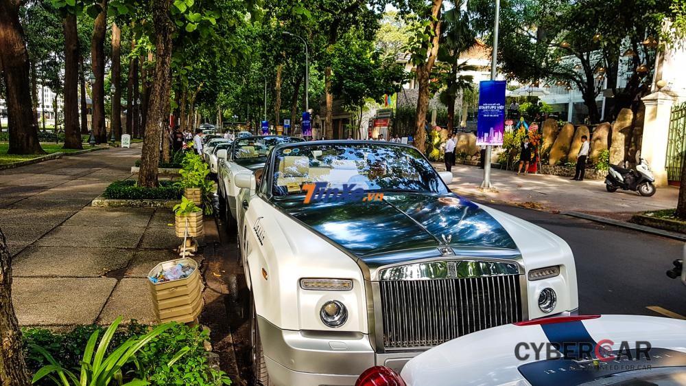 Tại thị trường Việt Nam, số lượng Rolls-Royce Phantom Drophead Coupe được đưa về nước khoảng 6 chiếc.