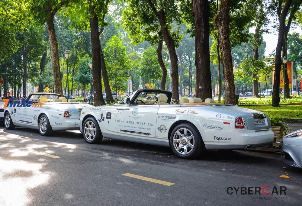 Để sở hữu một chiếc Rolls-Royce Phantom Drophead Coupe vào năm 2010 tại Việt Nam khách hàng Việt sẽ bỏ ra không dưới 1,4 triệu đô nếu cho xe ra biển trắng.
