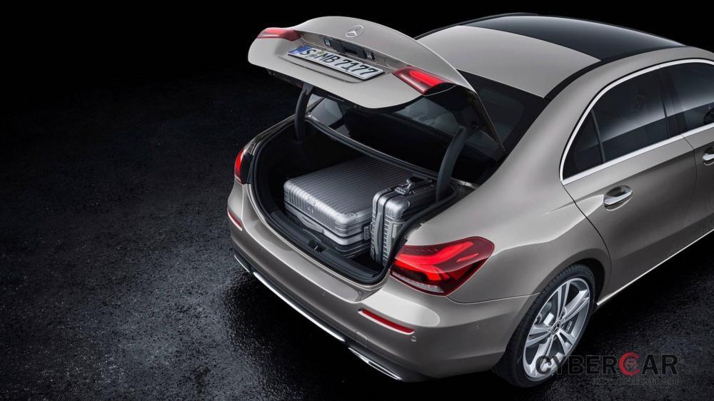 Khoang hành lý của Mercedes-Benz A-Class Sedan 2019