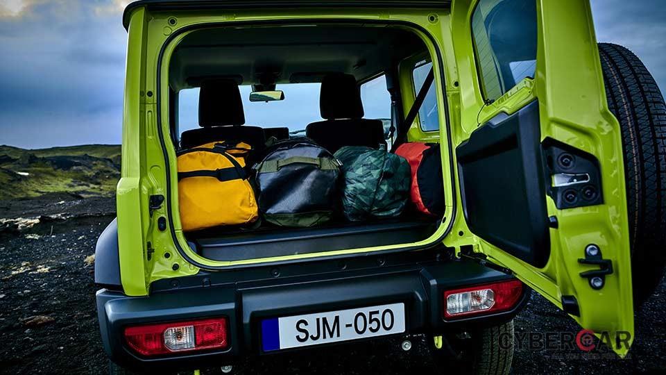 Khoang hành lý phía sau của Suzuki Jimny 2019