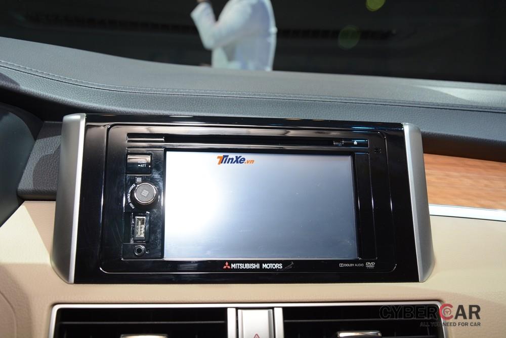 Mitsubishi Xpander 2018 bản tự động có các trang bị cao cấp hơn bản số sàn như màn hình 6.2 inch