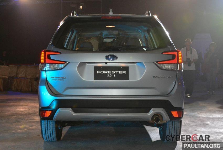 Đuôi xe của Subaru Forester 2019 với cụm đèn hậu hình chữ C