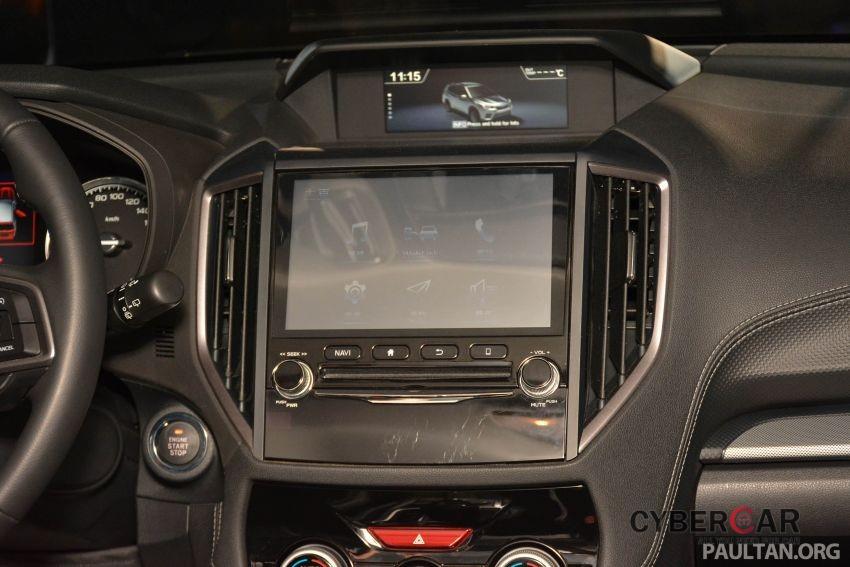 2 màn hình trên cụm điều khiển trung tâm của Subaru Forester 2019