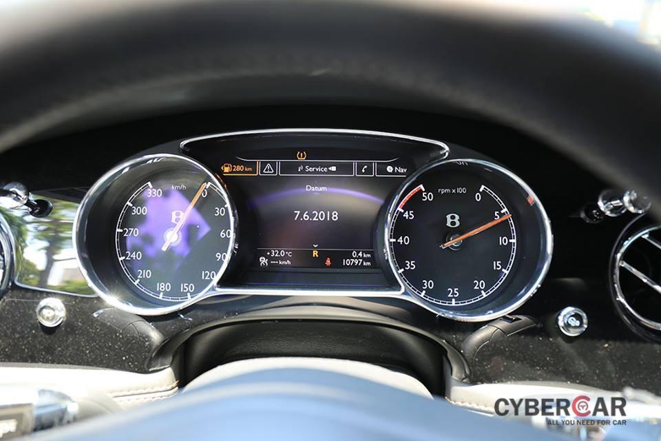 Khối động cơ V8, tăng áp kép, dung tích 6.75 lít trên Bentley Mulsanne Speed sản sinh công suất tối đa đến 530 mã lực