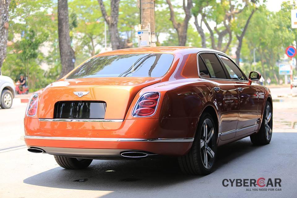 Bentley Mulsanne Speed màu cam độc nhất vô nhị tại Việt Nam xuất hiện tại dải đất hình chữ S vào tháng 7/2016