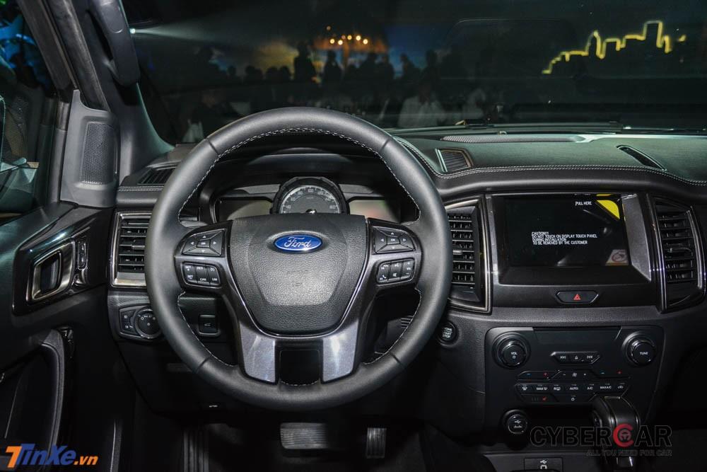 Ford Everest bản nâng cấp 2018 được trang bị tiêu chuẩn hệ thống thông tin giải trí SYNC 3