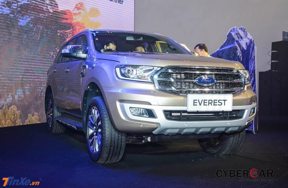 Bản nâng cấp của Ford Everest 2018 chỉ thay đổi nhẹ một số chi tiết ở ngoại thất