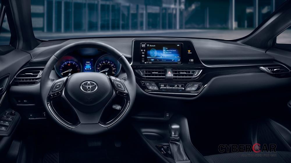 Nội thất hiện đại với nhiều công nghệ của Toyota C-HR 2018
