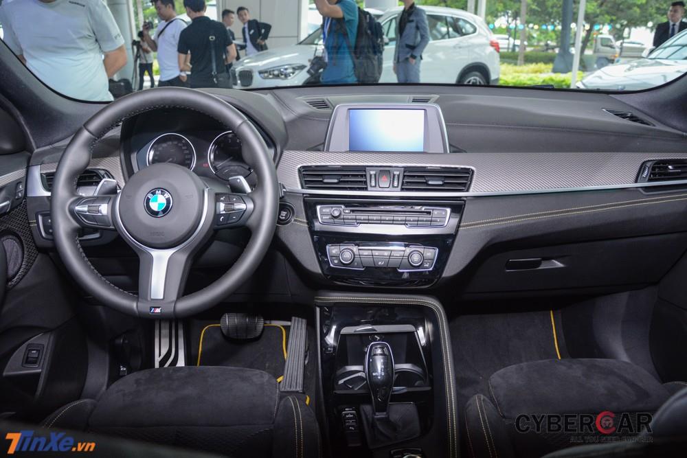 Toàn cảnh khoang lái của BMW X2