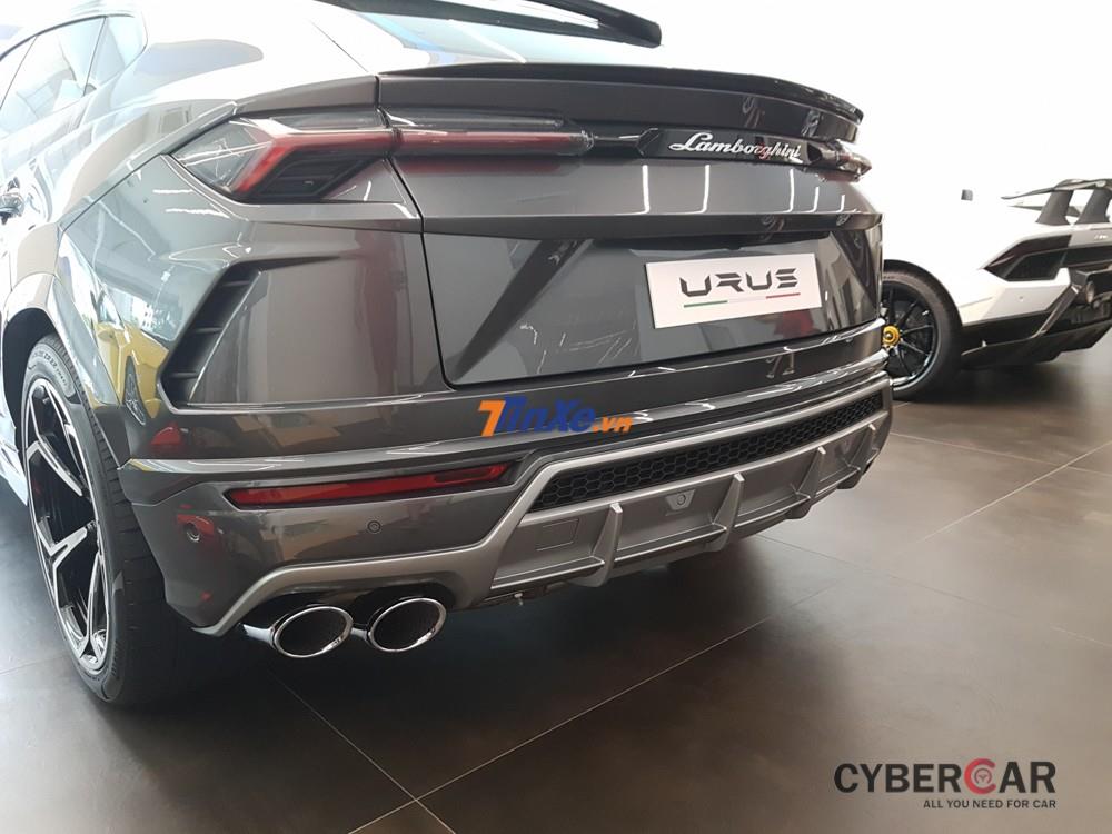 Khoang hành lý của Lamborghini Urus có thể tích lên đến 1.596 lít 