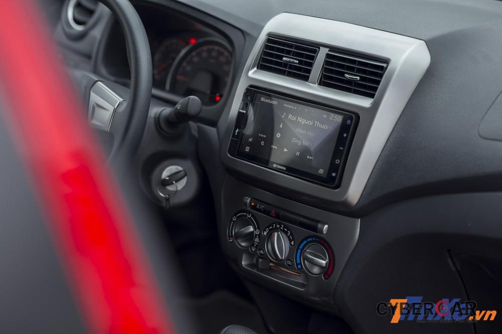 Màn hình cảm ứng trung tâm 7 là điểm cộng hiếm hoi cho Toyota Wigo.